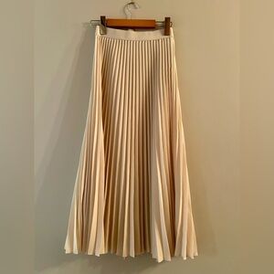 NWT Light Beige pleated skirt